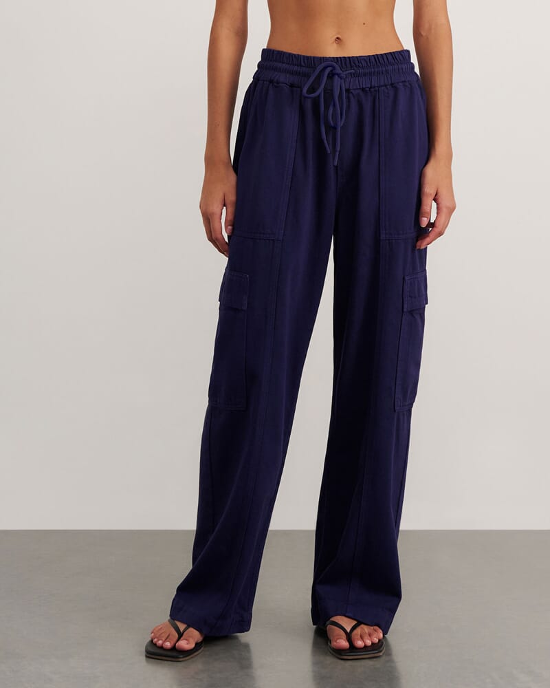 Loe Cargo Pant in NAVY