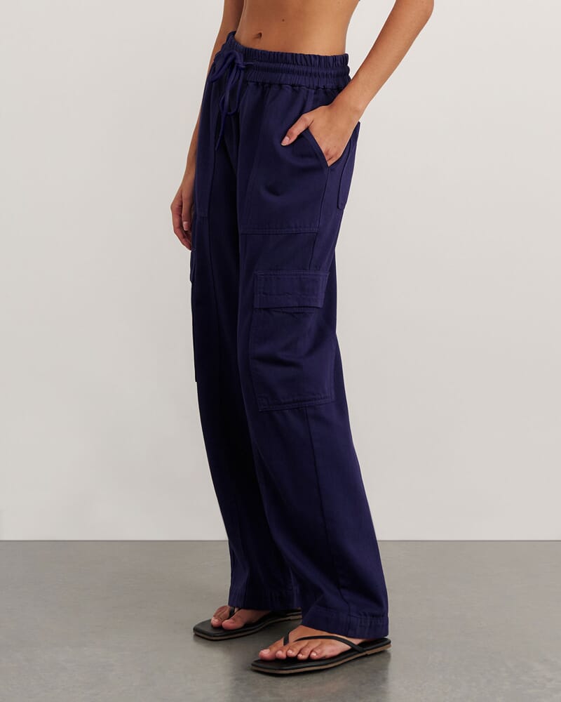 Loe Cargo Pant in NAVY